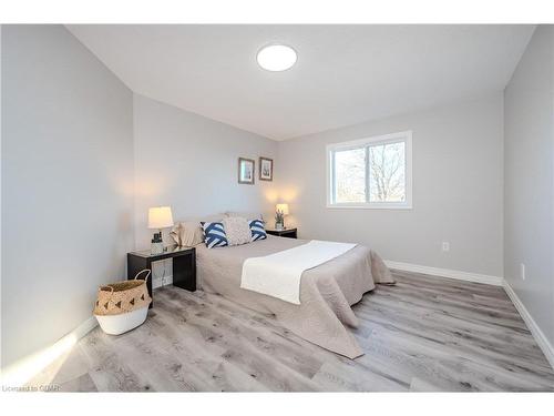 15 Norton Drive, Guelph, ON - Indoor Photo Showing Bedroom