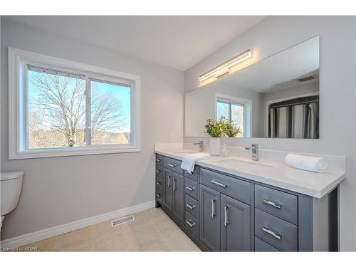 15 Norton Drive, Guelph, ON - Indoor Photo Showing Bathroom