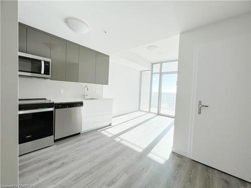 3612-60 Frederick Street, Kitchener, ON - Indoor Photo Showing Kitchen