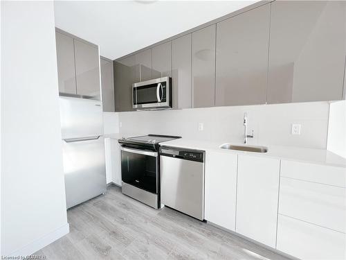 3612-60 Frederick Street, Kitchener, ON - Indoor Photo Showing Kitchen