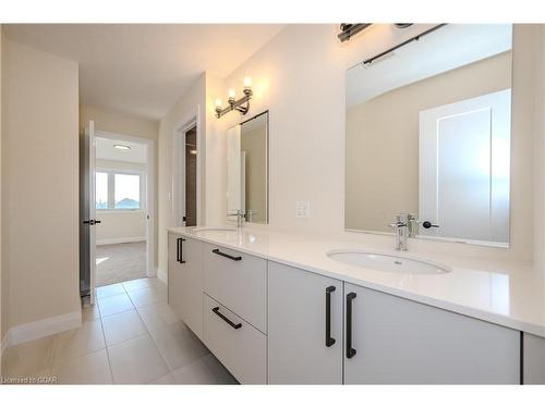 10 Broughton Street, Erin, ON - Indoor Photo Showing Bathroom