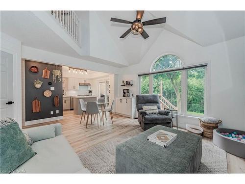 18 Gaw Crescent, Guelph, ON - Indoor Photo Showing Living Room