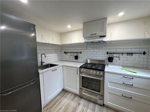 B-36 London Road, Guelph, ON - Indoor Photo Showing Kitchen