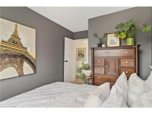 65 Cedar Street, Guelph, ON - Indoor Photo Showing Bedroom