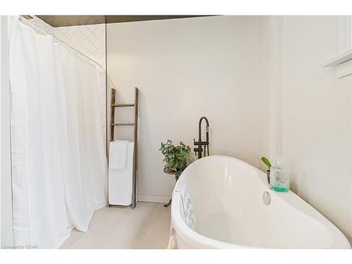 65 Cedar Street, Guelph, ON - Indoor Photo Showing Bathroom