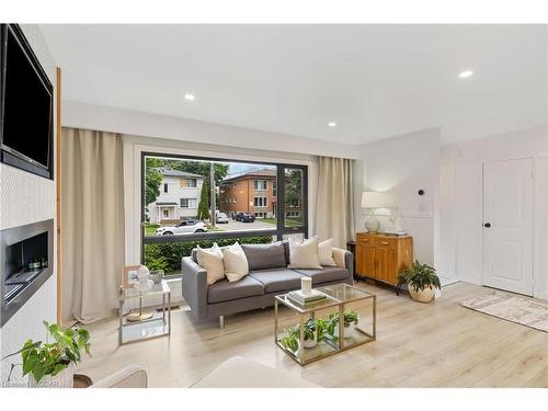 65 Cedar Street, Guelph, ON - Indoor Photo Showing Living Room