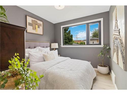 65 Cedar Street, Guelph, ON - Indoor Photo Showing Bedroom