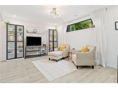 65 Cedar Street, Guelph, ON - Indoor Photo Showing Living Room