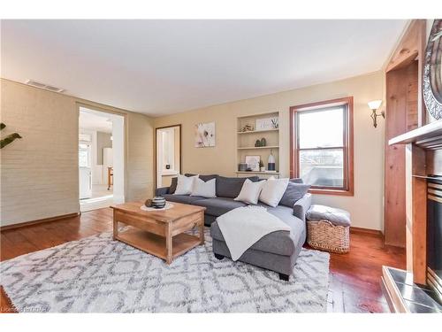 259 Garafraxa Street E, Fergus, ON - Indoor Photo Showing Living Room