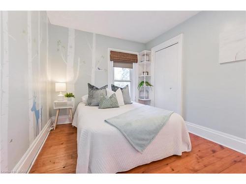 259 Garafraxa Street E, Fergus, ON - Indoor Photo Showing Bedroom