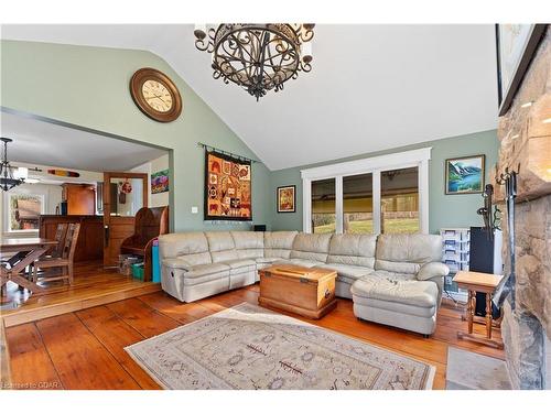 2651 Forks Of The Credit Road, Caledon, ON - Indoor Photo Showing Living Room