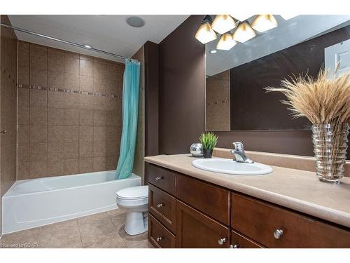 130 Clough Crescent, Guelph, ON - Indoor Photo Showing Bathroom