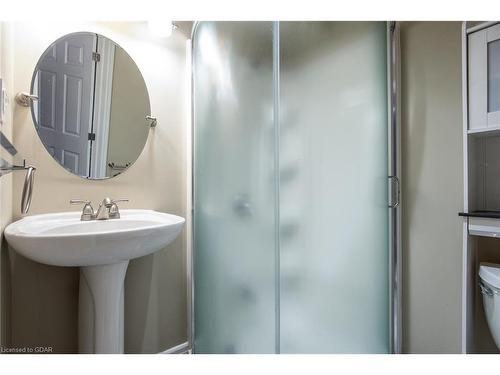 130 Clough Crescent, Guelph, ON - Indoor Photo Showing Bathroom