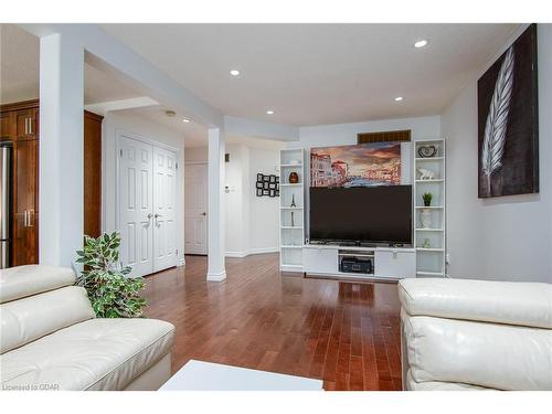 130 Clough Crescent, Guelph, ON - Indoor Photo Showing Living Room