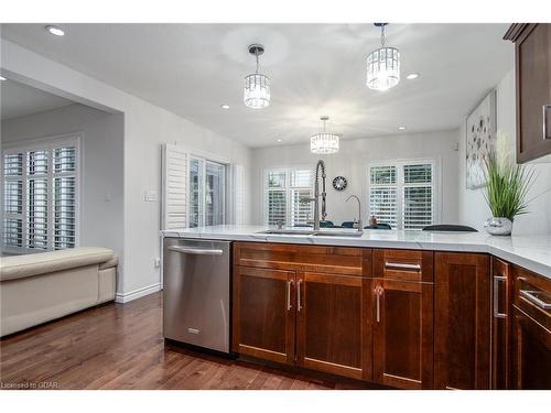 130 Clough Crescent, Guelph, ON - Indoor Photo Showing Kitchen