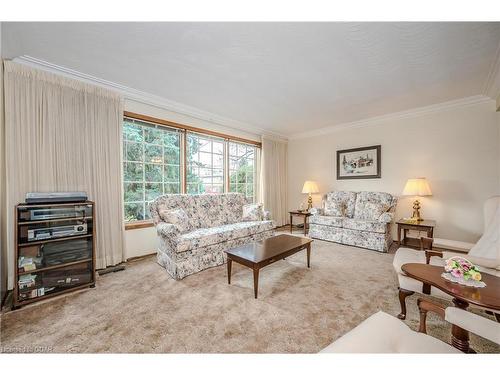 43 Brentwood Drive, Guelph, ON - Indoor Photo Showing Living Room