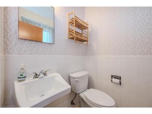 43 Brentwood Drive, Guelph, ON - Indoor Photo Showing Bathroom