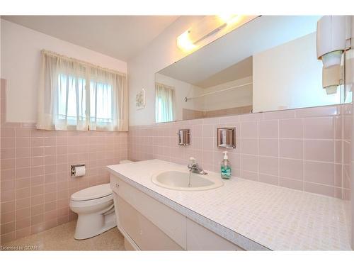 43 Brentwood Drive, Guelph, ON - Indoor Photo Showing Bathroom