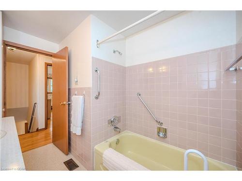 43 Brentwood Drive, Guelph, ON - Indoor Photo Showing Bathroom