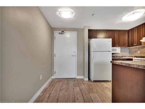 306-41 Goodwin Drive, Guelph, ON - Indoor Photo Showing Kitchen