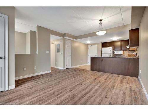 306-41 Goodwin Drive, Guelph, ON - Indoor Photo Showing Kitchen