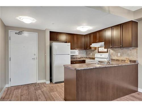 306-41 Goodwin Drive, Guelph, ON - Indoor Photo Showing Kitchen