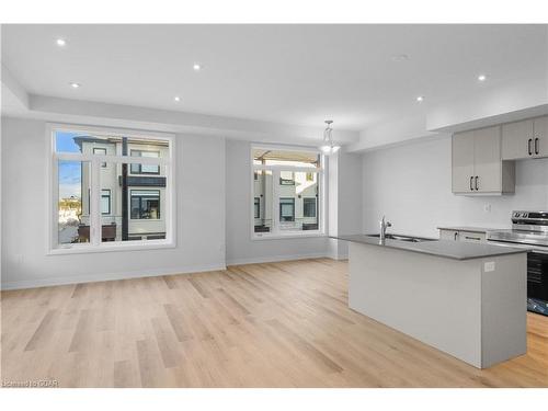 126-155 Equestrian Way, Cambridge, ON - Indoor Photo Showing Kitchen