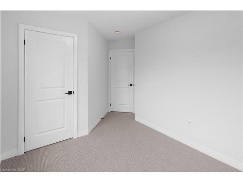 126-155 Equestrian Way, Cambridge, ON - Indoor Photo Showing Other Room