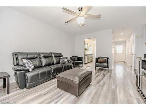 41 Watt Street, Guelph, ON - Indoor Photo Showing Living Room