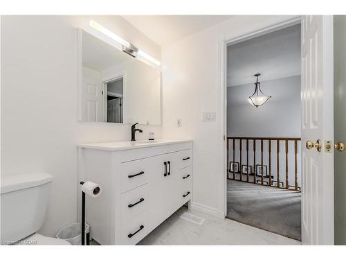 41 Watt Street, Guelph, ON - Indoor Photo Showing Bathroom