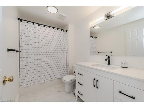 41 Watt Street, Guelph, ON - Indoor Photo Showing Bathroom