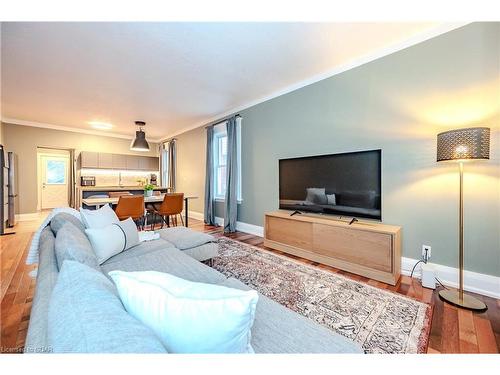 33 Audrey Avenue, Guelph, ON - Indoor Photo Showing Living Room