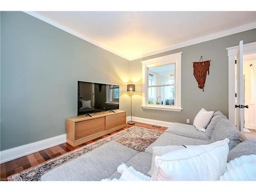 33 Audrey Avenue, Guelph, ON - Indoor Photo Showing Living Room