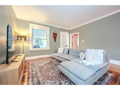 33 Audrey Avenue, Guelph, ON - Indoor Photo Showing Living Room