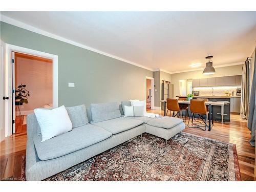 33 Audrey Avenue, Guelph, ON - Indoor Photo Showing Living Room