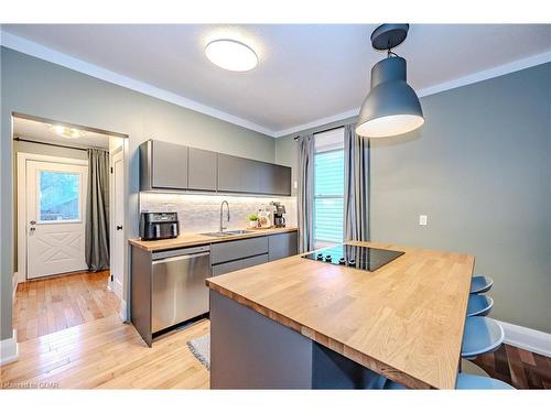 33 Audrey Avenue, Guelph, ON - Indoor Photo Showing Kitchen