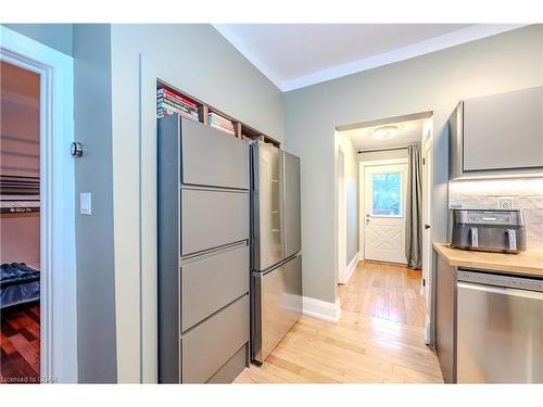 33 Audrey Avenue, Guelph, ON - Indoor Photo Showing Kitchen