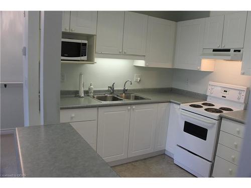 211-20 St George Street, Kitchener, ON - Indoor Photo Showing Kitchen With Double Sink