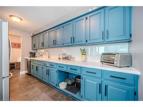 816-19 Woodlawn Road E, Guelph, ON - Indoor Photo Showing Kitchen