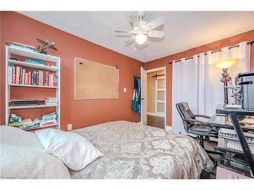 816-19 Woodlawn Road E, Guelph, ON - Indoor Photo Showing Bedroom