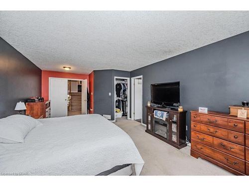 727 Zermatt Drive, Waterloo, ON - Indoor Photo Showing Bedroom