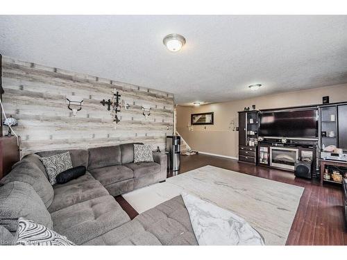 727 Zermatt Drive, Waterloo, ON - Indoor Photo Showing Living Room