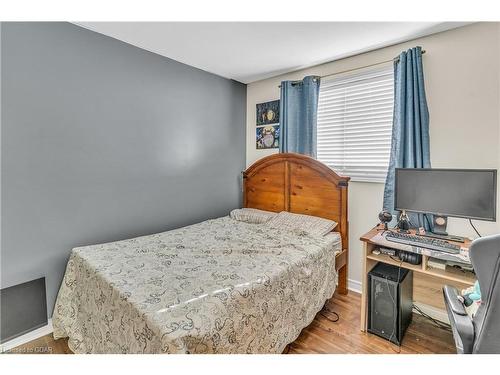 71 Hasler Crescent, Guelph, ON - Indoor Photo Showing Bedroom