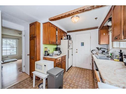 748 Scottsdale Dr Drive, Guelph, ON - Indoor Photo Showing Kitchen With Double Sink