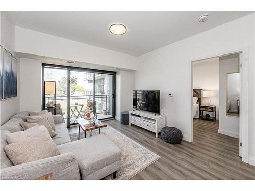 203-332 Gosling Gardens, Guelph, ON - Indoor Photo Showing Living Room