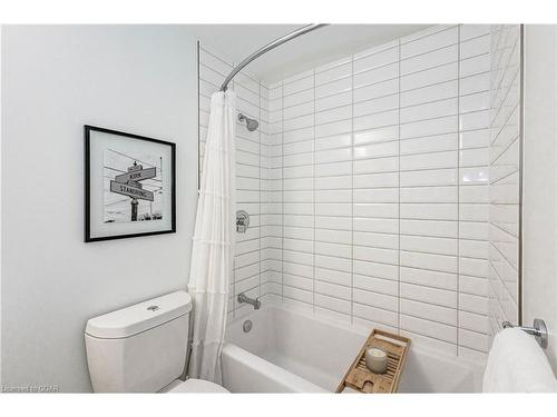 203-332 Gosling Gardens, Guelph, ON - Indoor Photo Showing Bathroom