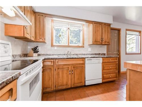 754238 2Nd Line Ehs, Mono, ON - Indoor Photo Showing Kitchen With Double Sink