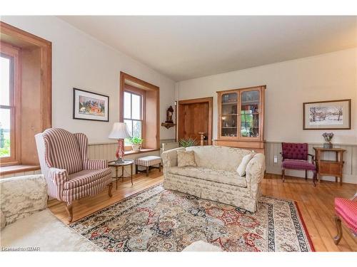 6086 5Th Line, Centre Wellington, ON - Indoor Photo Showing Living Room