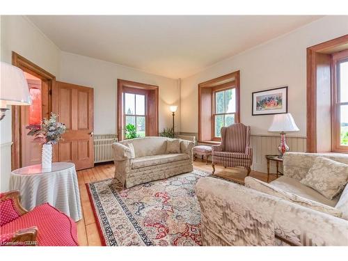 6086 5Th Line, Centre Wellington, ON - Indoor Photo Showing Living Room