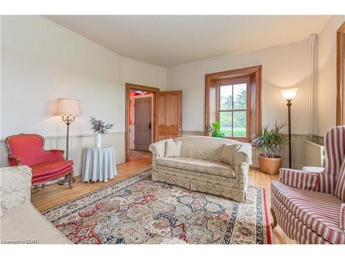 6086 5Th Line, Centre Wellington, ON - Indoor Photo Showing Living Room